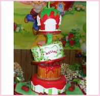 Strawberry Shortcake 3Tiers covered in fondant